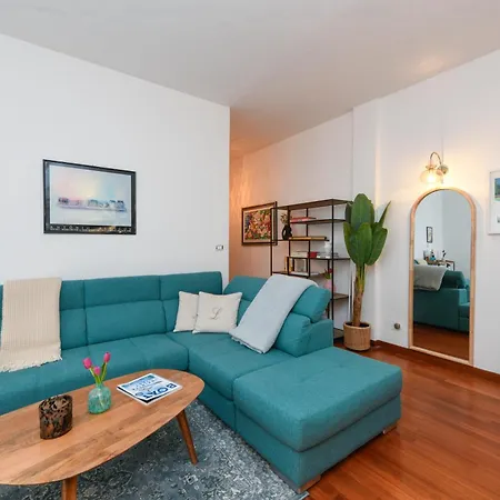 Apartment Casa Maddy - Balcony, Parking, 20-minute Walk To The Center *